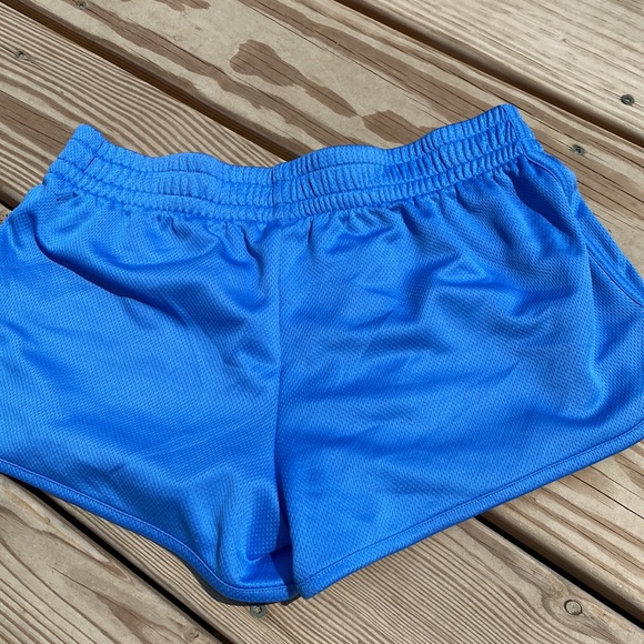 Under Amour Shorts - Picture 4 of 4